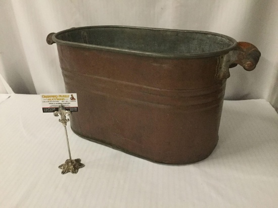 Antique copper metal boiler/washtub with wooden handles - good cond
