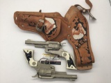 Pair of vintage Hubley Texan Jr die cast cap gun with horse design double holster - working good