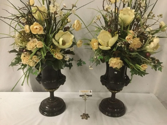 Elegant antique look metal vases incl. marble base w/ ram head decoration - believed to be Maitland