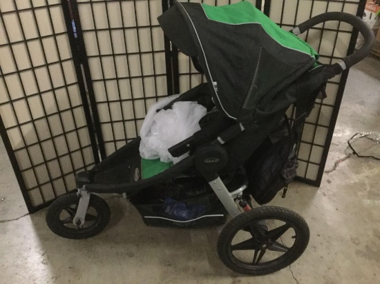 Graco Performance Jogger stroller and accessories incl. a weather shield, diaper bag, extra handle +