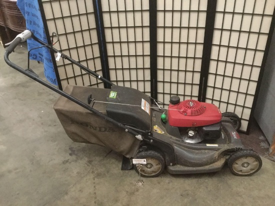 Honda HRX 217 Versamow lawn mower No. MAGA-2309405, tested and needs a spark plug