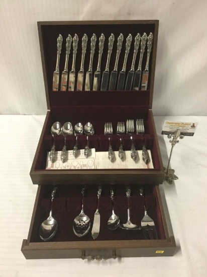 65 pc set of Oneida stainless steel flatware - approx service for 8-12 - comes with wooden flatware