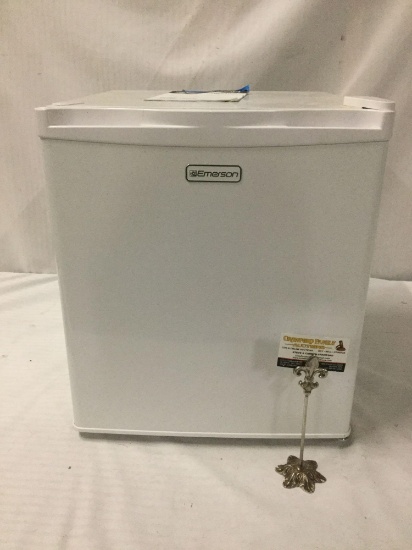 Emerson CR170WE Compact Mini Fridge refrigerator. Tested and working