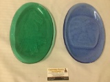 Two modern pulegoso glass art pieces, incl. a blue plate with a face and a green plate with a bird