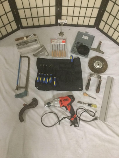 Misc. tool lot, incl. handsaw, Black & Decker Drill No.200423-47, carving tools, and more.