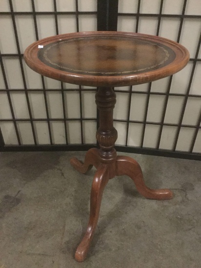 Elegant short round vintage end table, approx. 14x14x20 inches.