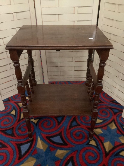 Vintage wood end table w/ 1 lower shelf, approx 18x14x28 inches.