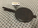 Vintage Griswold 236 size 9 cast iron waffle iron.