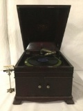 Antique Victor Talking Machine Co. No.VV-IXA 368242 hand crank record player, sold as is.