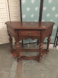 Ethan Allen side table w/ 1 drawer.