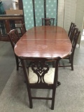 Mahogany dining table with pedestal vase, single leaf and set of six Henke-Harris chairs