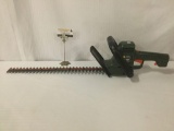 Black & Decker Auto Stop hedge trimmer HT 500 w/22 inch blade, tested & working.