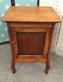 Vintage wood cabinet/ nightstand. Approx 34x23x21 inches.
