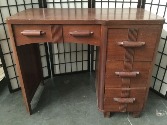 Vintage 4-drawer wooden desk w/ some minor wear