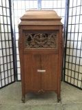 Antique Silvertone phonograph record player cabinet F11680 w/ ornate carved front