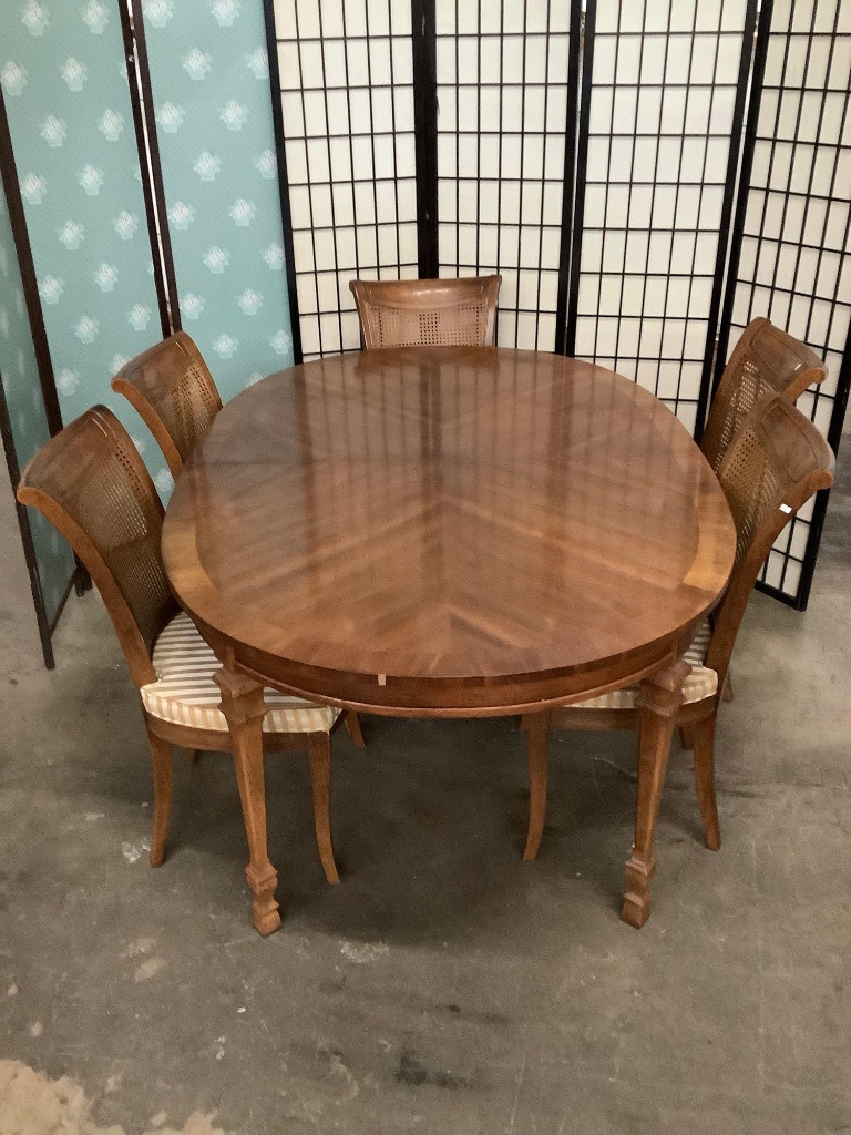 Drexel Francesca dinning table w/ 2 leaves & 6 chairs w/ striped upholstery  approx. 104x44x29 inches | Estate & Personal Property Furniture | Online  Auctions | Proxibid