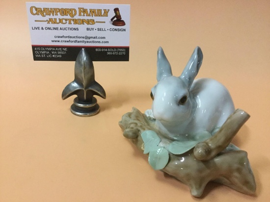 Lladro porcelain bunny rabbit figurine, Diaisa, hand made in Spain, approx. 5 x 4 in.