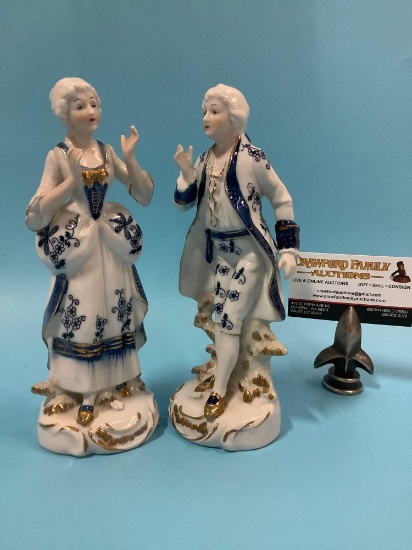 Pair of vintage porcelain Victorian romantic male/female figurines w/ gold accents, approx. 3 x 8.5