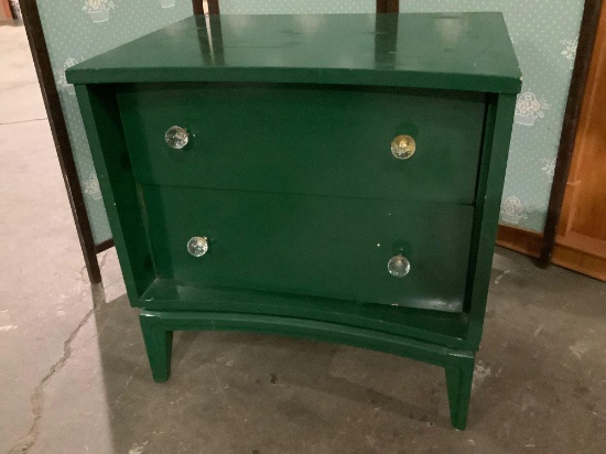 Vintage wood 2-drawer nightstand/end table w/ crystal style drawer pulls