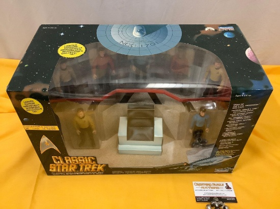 Classic STAR TREK collector 7 figure set in open box, Playmates, numbered 113785 / 150000