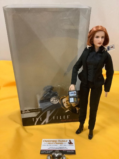 Mattel 2018 Barbie Signature Edition X-Files Agent Dana Scully 12 inch doll w/ box.