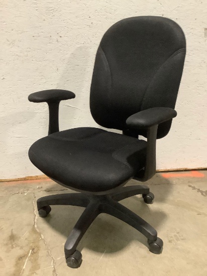 SAUDER Rolling office chair, approx 25 x 23 x 38 in.