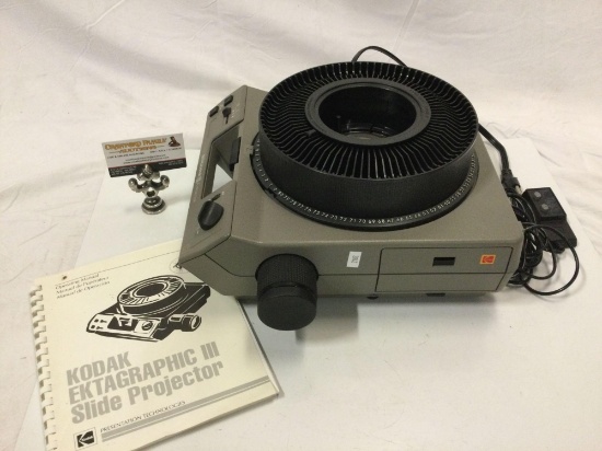 Kodak Ektagraphic III carousel SLIDE PROJECTOR w/ manual / remote, tested/working