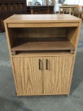 Rolling cabinet w/ extending shelf, approx 24 x 15 x 33 in.