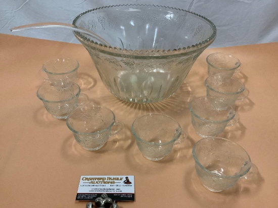 10 pc. set of vintage glass pouch bowl, 8 cups, plastic ladle, approx 12 x 7 in.