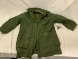 Vintage army cold weather parka coat w/ liner, size XL.