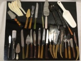 Lot of misc. vintage cutlery / flatware w/ Bakelite / bone handles. See pics.