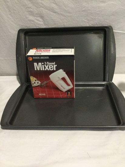 Still nib black and Decker 3 speed mixer plus 2x Wilson baking sheet pans