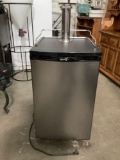 Danby keg refrigerator / kegerator , tested/working, approx 20 x 25 x 49 in.