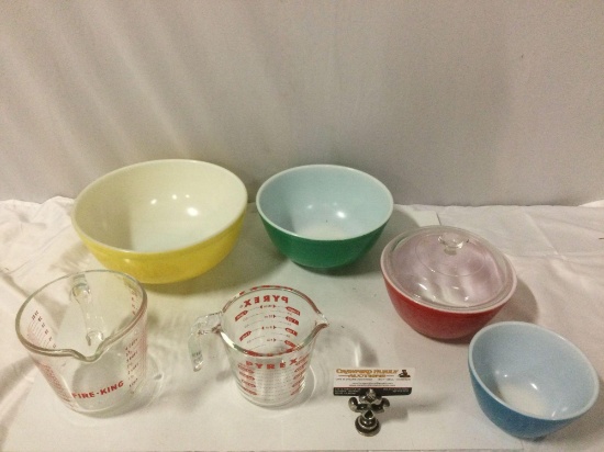 7 pc. lot of vintage PYREX glass kitchen bowls / lid / measuring cup, Fire-King glass cup measure.