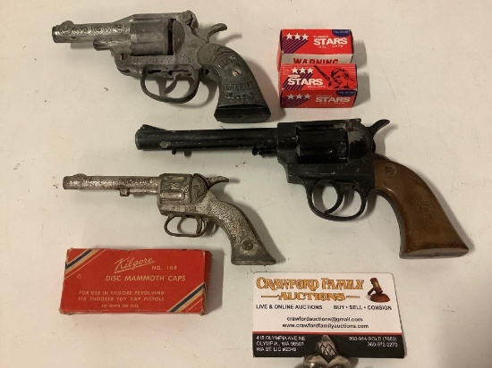 3 pc. lot of vintage metal toy cap guns w/ 3 boxes of caps. Kilgore - Pal, Deputy Sheriff pistol, EG