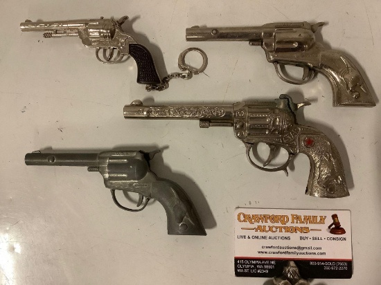 4 pc. lot of vintage metal toy cap guns / pistols that still fire: 2x HUBLEY - Tex revolvers w/