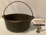 GRISWOLD cast iron tite top Dutch Oven 8 w/ handle, 1278A, made in USA, approx 12 x 5 in.