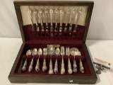 Vintage wood case of 1847 ROGERS BROS. - Heritage silver plate flatware, 86 pieces, seats 10.
