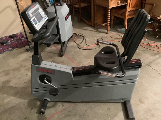 Life Fitness - Life Cycle 9500HR exercise machine, approx 53 x 48 x 26 in. tested/working.
