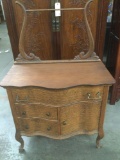 Amazing Tiger oak bedroom / vanity dresser w/ lions foot front legs in good condition