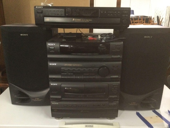 Sony LBT ? D560 compact hi-fi stereo system W/three-way speakers and Sony 5 cd disc changer