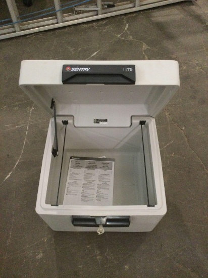 Sentry 1175 fireproof file safe with key