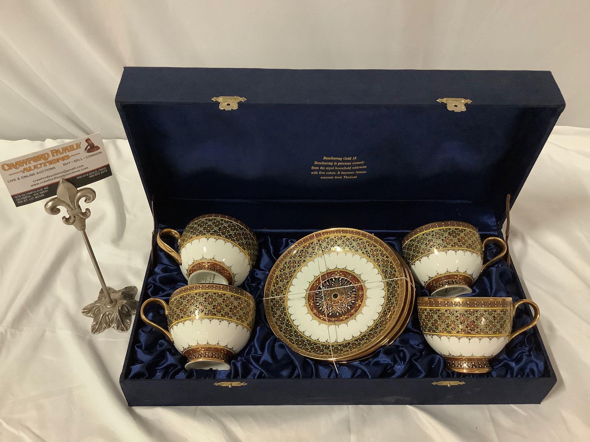 PIPATANA BENJARONG タイ王室伝統工芸 18K金彩 花瓶 箱付き 8 pc. PIPATANA BENJARONG hand painted 18k Gold | Proxibid