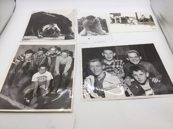 Set of 5 original photos kids playing marbles or tournament see pics photos comes w/ frames