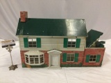 Vintage mid-century MARX metal tin litho 2 story doll house, needs minor cleaning, see pics.