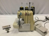 Vintage SINGER model 14U sewing machine w/ foot peddle, tested/working