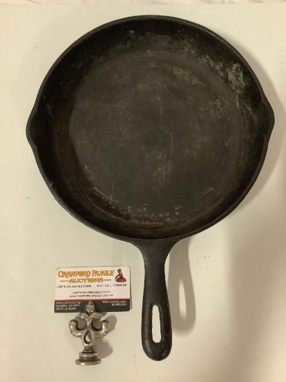 Vintage 10 1/2 inch cast iron pan skillet, made in Taiwan, approx 11 x 15 x 2 in.