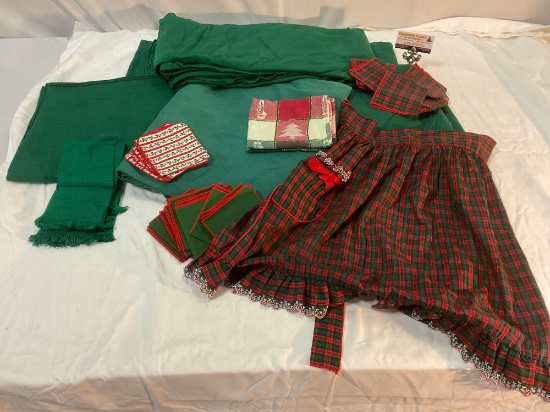 Lot of vintage green linen table clothes w/ holiday pattern napkins, plaid apron w/ matching