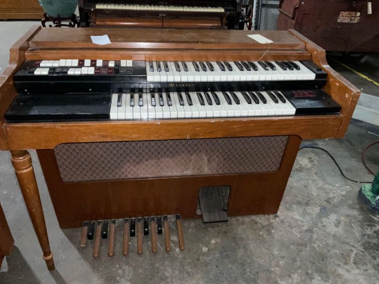 Upright electric piano/Organ Tested and working/35X 23X 45