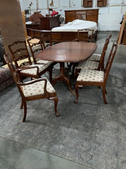 Gorgeous vintage mahogany dining table w/ eagle claw feet and eight chairs, 2 captain, 6 regular